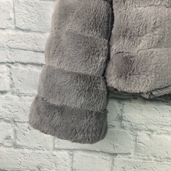 🌙Luna Edge To Edge Collarless Vegan Faux Fur Coat - Picture 10 of 11